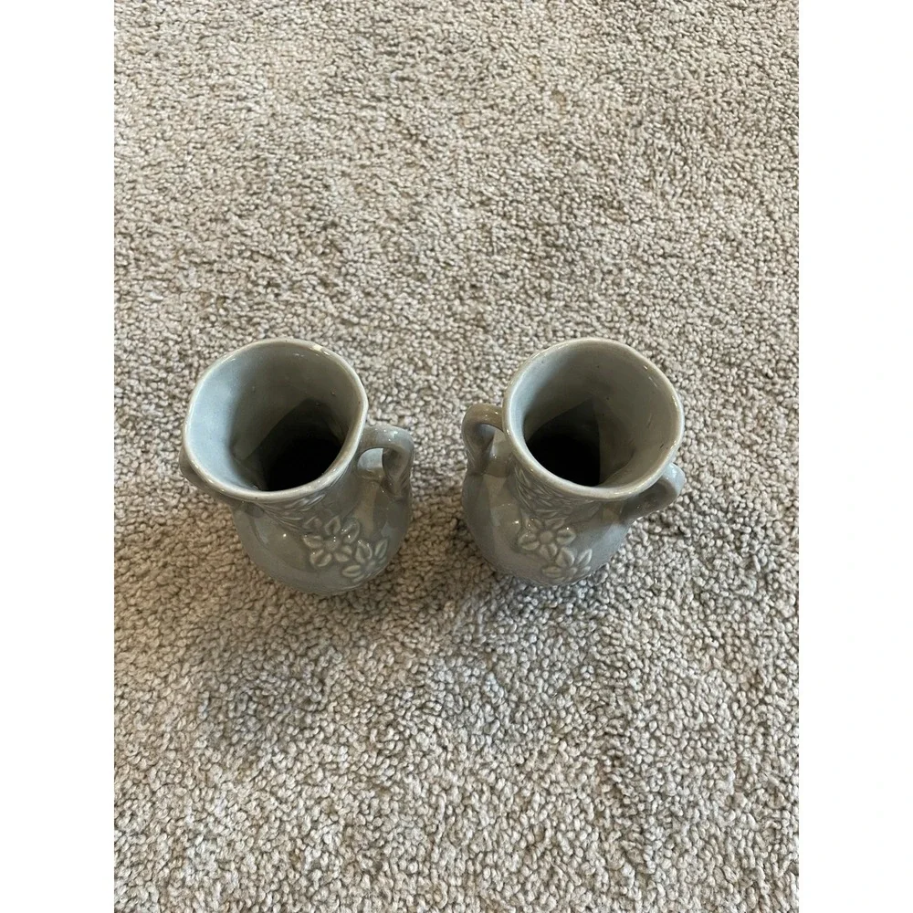 2 Vintage Shawnee Light Gray Floral‎ Vase 875 Daisy Chain Two Handles USA 5